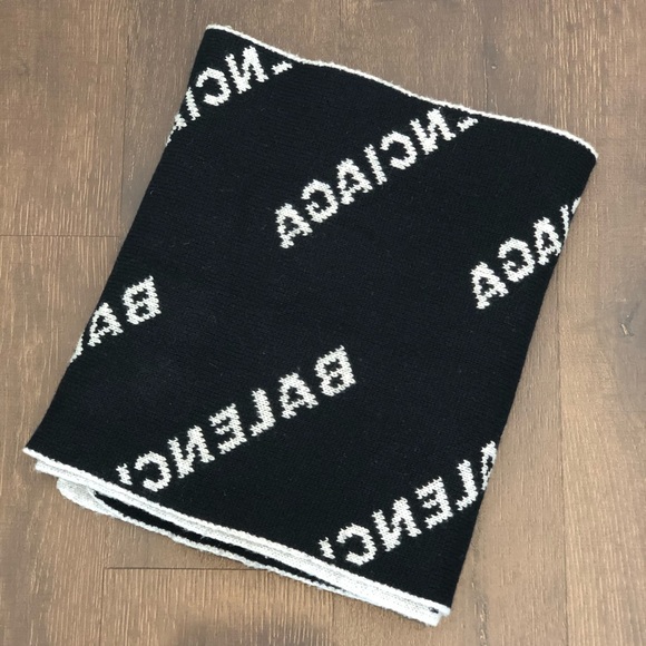 Balenciaga Men’s Reversible Black Gray Logo Scarf - Picture 3 of 4